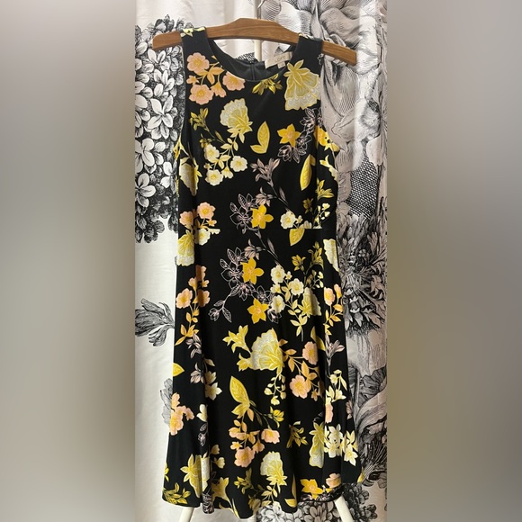 Yellow and black floral calf length sleeveless dress by Ann Taylor LOFT. sz 6 - Picture 4 of 5
